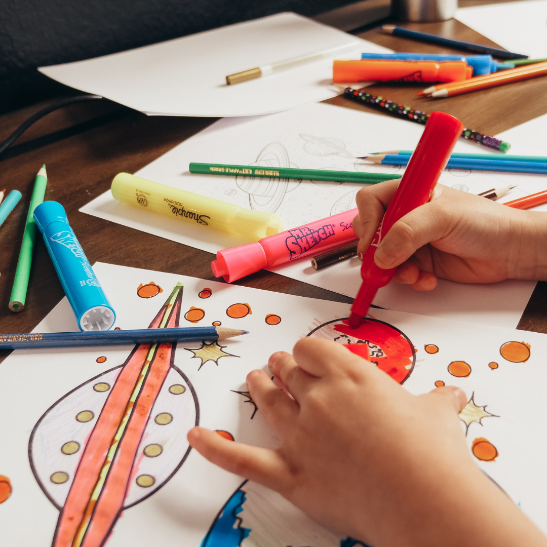 Misiunea Monedei Magice si Economisim pentru Visul Nostru – Carte de colorat educativa despre bani si economii