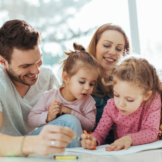 Banii pe intelesul celor mici – Carte de colorat educativa despre bani si economii + BONUS